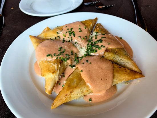 Sidney Street Kitchen signature dishes Lobster Turnovers
Veal Dumplings
Filet Bearnaise